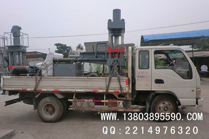 高嶺土壓塊機發(fā)貨現場